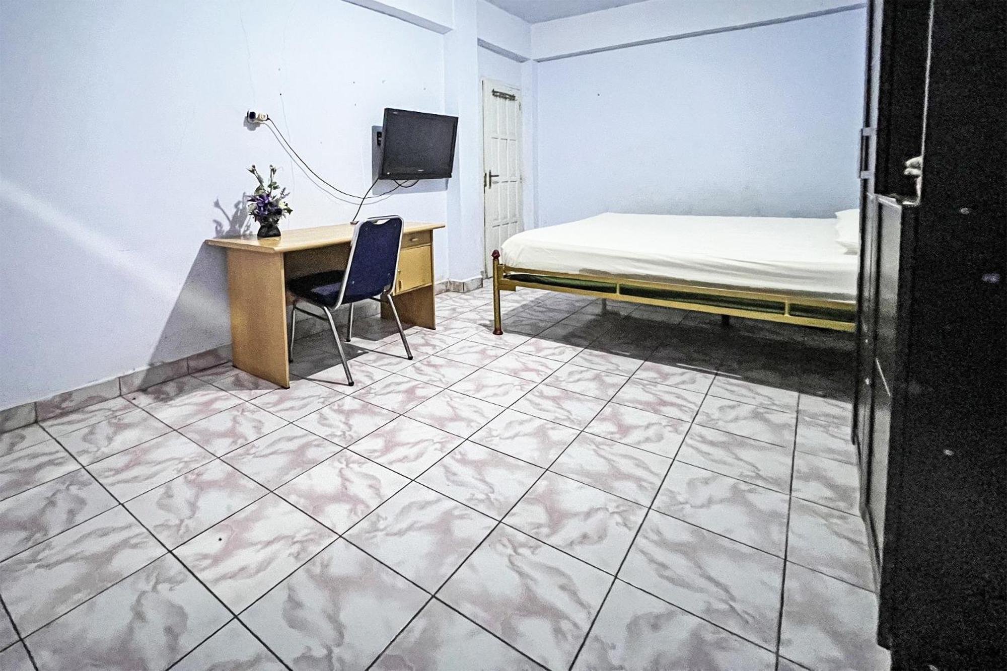Oyo 91757 Surya Hotelneartaman Anggrek Pkk Watansoppeng Lalabata ภายนอก รูปภาพ