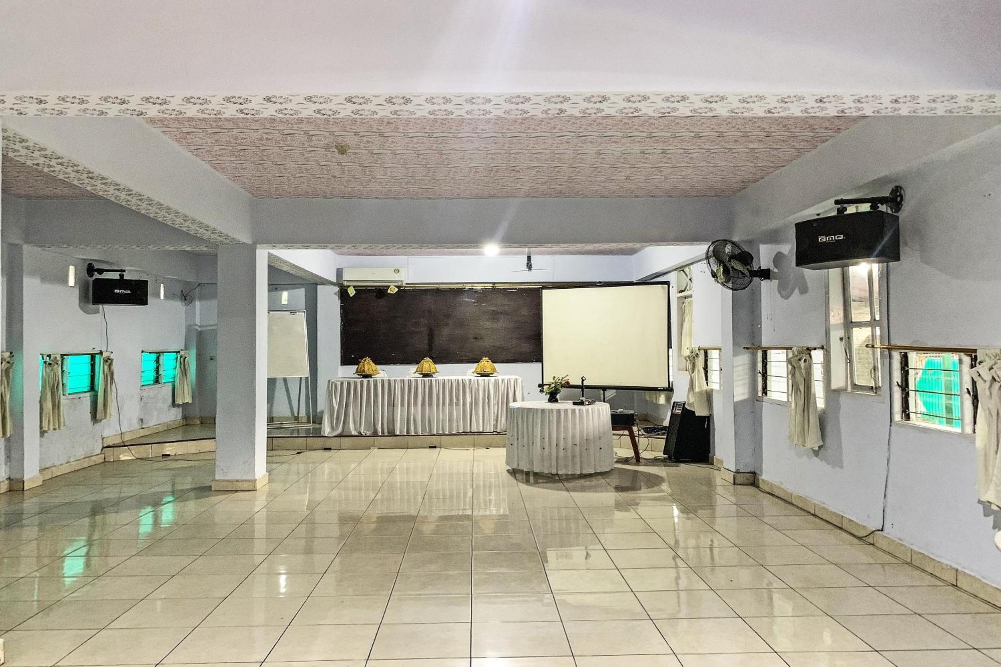 Oyo 91757 Surya Hotelneartaman Anggrek Pkk Watansoppeng Lalabata ภายนอก รูปภาพ