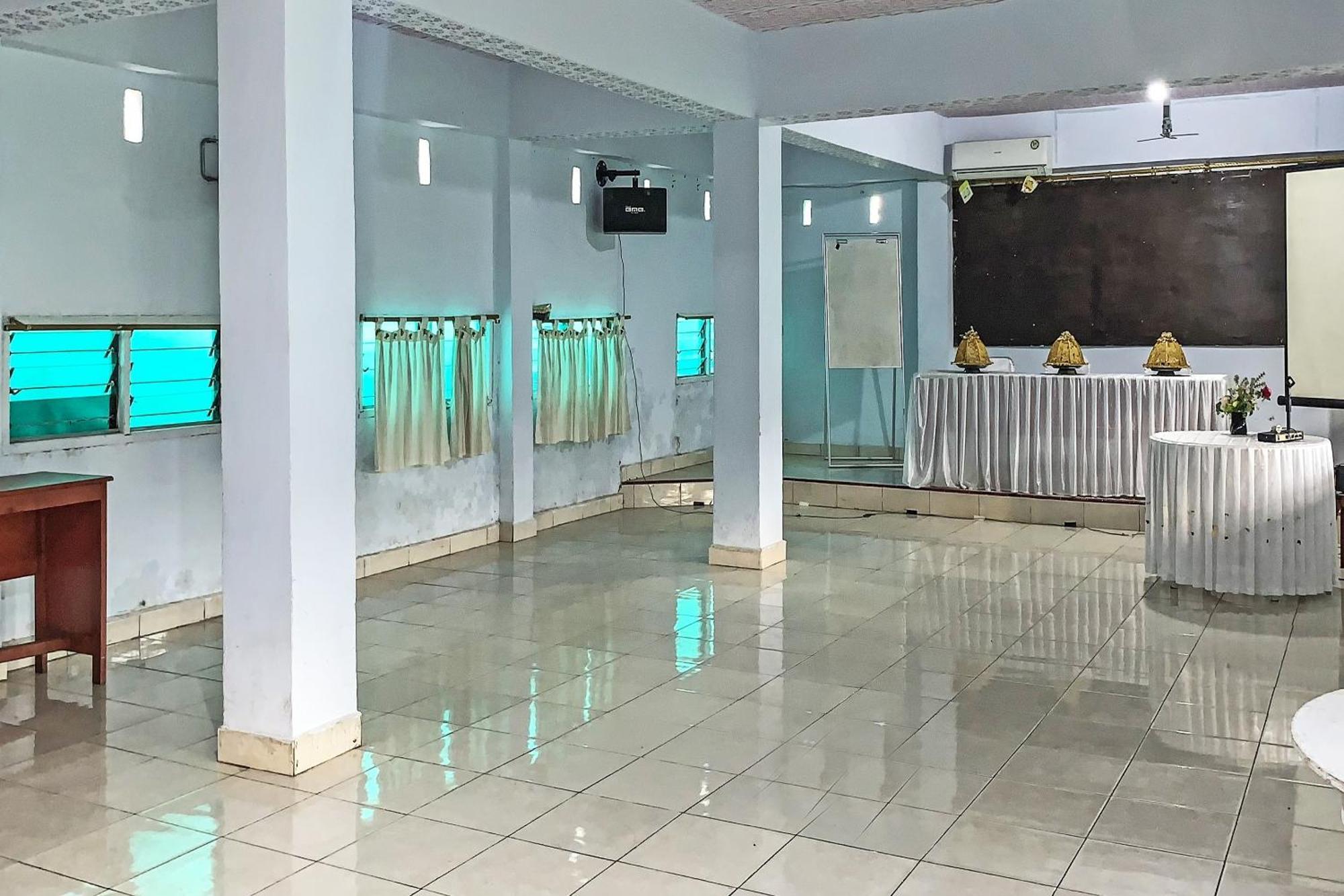 Oyo 91757 Surya Hotelneartaman Anggrek Pkk Watansoppeng Lalabata ภายนอก รูปภาพ