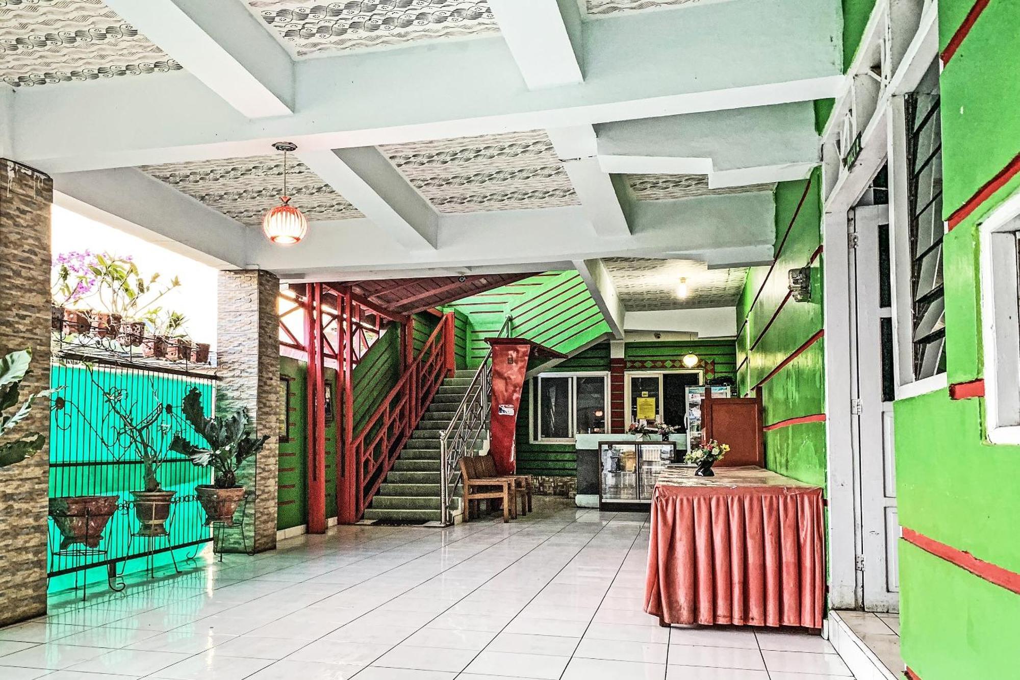 Oyo 91757 Surya Hotelneartaman Anggrek Pkk Watansoppeng Lalabata ภายนอก รูปภาพ